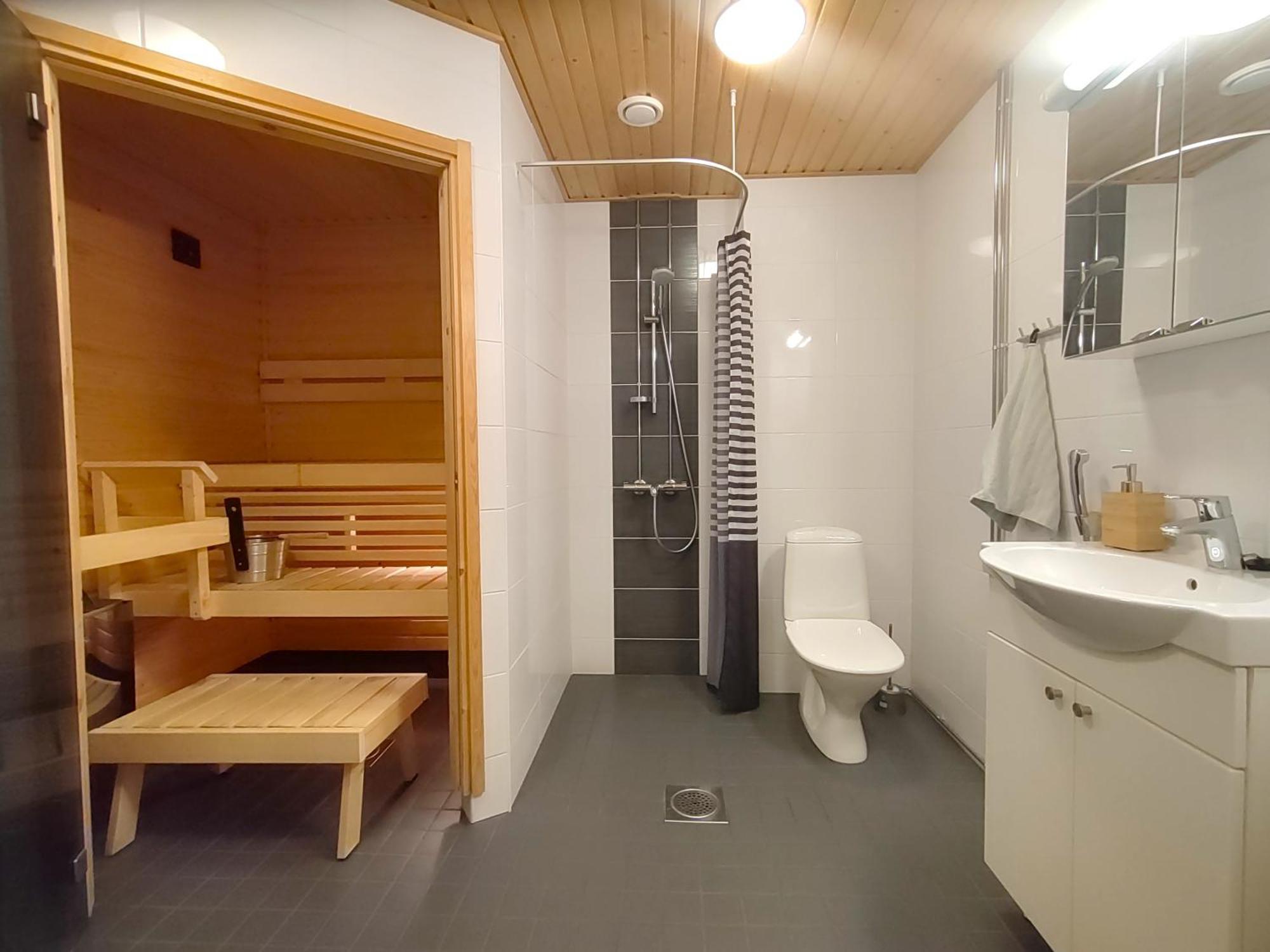 Tilava Saunallinen Kaksio Parkkipaikalla 坦佩雷 外观 照片